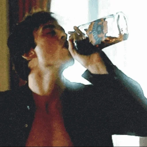 manusia, jantan, dia minum alkohol, pria minum alkohol, tiga warna film merah 1994