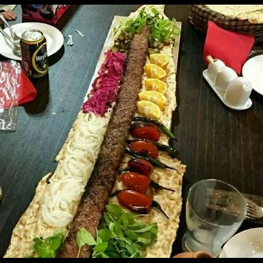 kabab, wurde, nourriture de shamsy, restaurant de kebab, les objets de la table