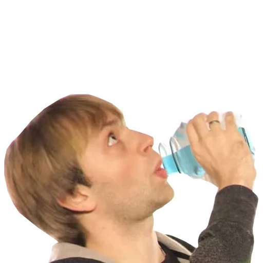 мальчик, оставшийся, мужчина пьет воду, мужчина пьет воду бутылки, мужчина пьет минеральную воду