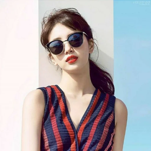 estilo de moda, ropa de moda, lirin bae gafas, gafas de sol, lee sung kyung plastic