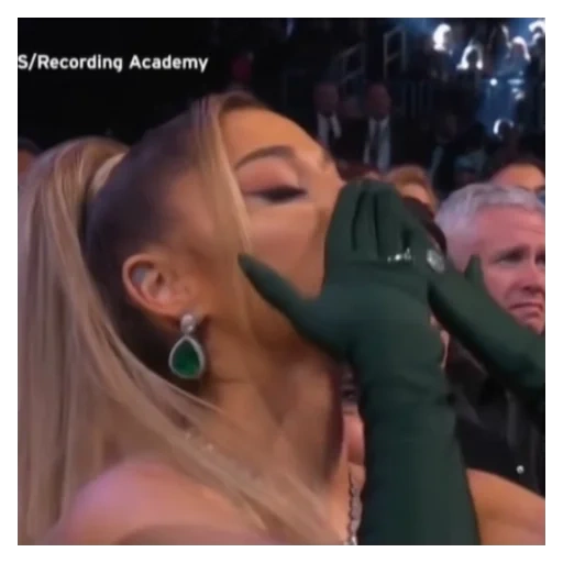 young woman, ariana grande, modern girls, image of ariana grande grammy 2020, billy ailish ariana grande grammy 2020