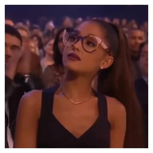 gadis, gadis, wanita cantik, arianna grande glasses, meme face 2020 glasses