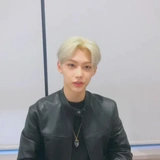 ,Lee felix Vlive. @STRAY_KIDS