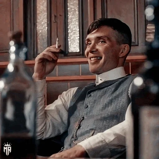 shelby thomas, visores afilados, tom shelby sonríe, thomas shelby sonríe, killian murphy sharp visores sonrisas