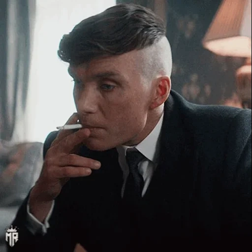 tommy shelby, visières pointues, coupe de cheveux thomas shelby, visors tranchants arthur shelby haircut, visors tranchants thomas shelby haircut