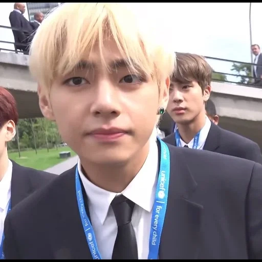 taehyung, ким тэ хён, taehyung bts, bangtan boys, taehyung selca