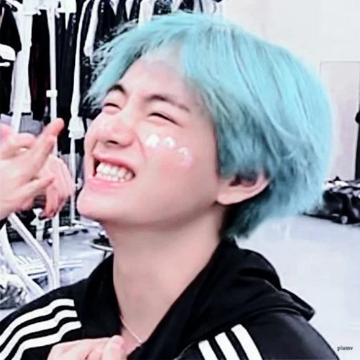 taehyung, monstro do rap, kim ta hyun, taehyung bts, namjun com dinamite de cabelo azul