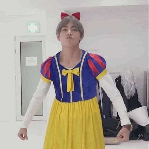 putri salju, kata kunci terkait, bts taehen snow white, perusahaan walt disney, namjun dress sailormun