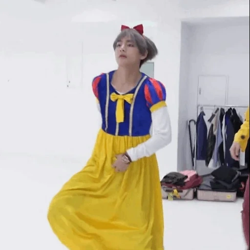 taehen snow white, taehyun snow white, bts taehen snow white, taehen snow white go, namjun dress sailormun