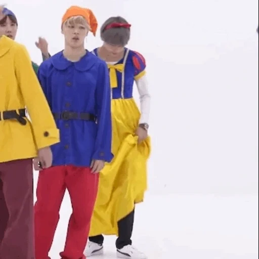 gnomi bts, ragazzi di bangtan, bts vanno nani, costumi bcd di gnomi, costumi di clip gou bts