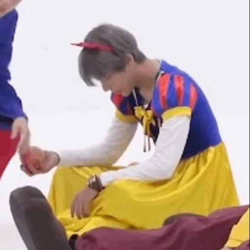 bcc snow white, kim taehen go go, taehyun snow white, bts taehen snow white, bts taehen snow white