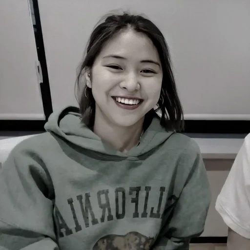 mereka adalah naun, kim da mi, kan silgi, aktris korea, ryujin itzy smile