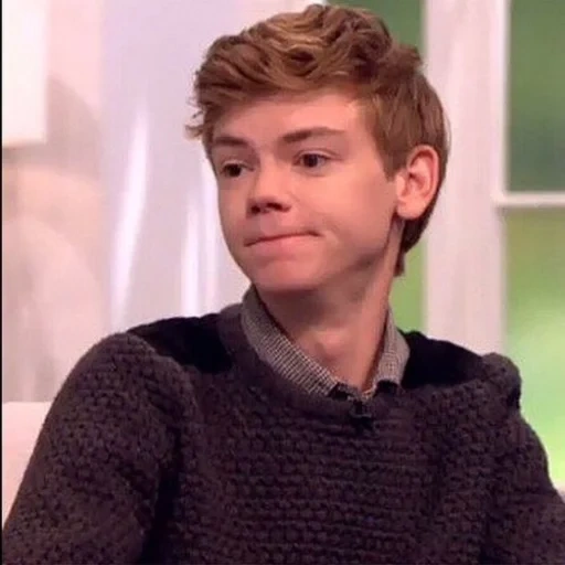 garoto, thomas sangster, thomas sangster memes, thomas sangster é um adolescente, executando o teste de fogo do labirinto