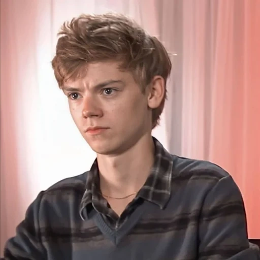 garçons, thomas sangster, thomas sangster 2011, thomas sangster sourit, thomas sangster junior