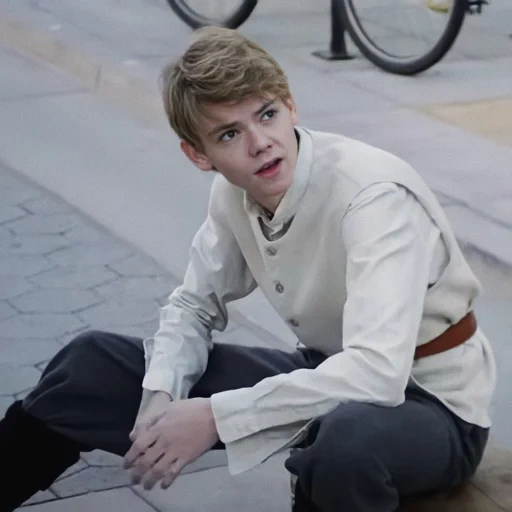 fantasma, thomas sangster, phantom halo 2014, thomas sangster i suoi amici, thomas sangster fantom galo