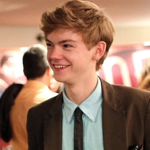 téléphone, sangster s, dylan thomas, thomas sangster, thomas sangster sourit