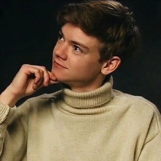 tipo, dylan thomas, thomas miller, thomas sangster, attori russi