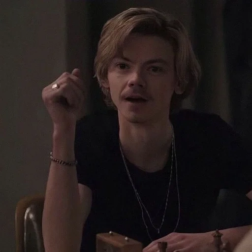 skywriter, dylan thomas, thomas sangster, o curso da rainha benny, o curso da rainha benny watts