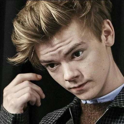 dylan thomas, thomas sangster, thomas sangster nuit, thomas sangster 2020, thomas sangster 2021