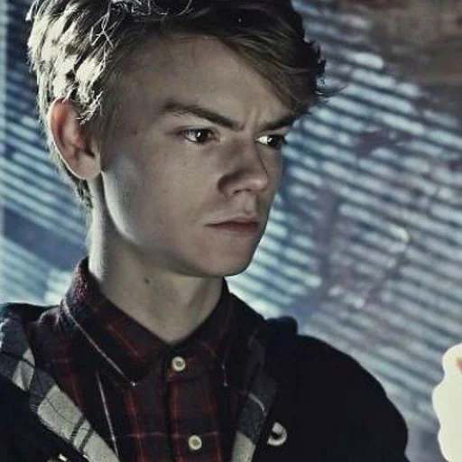 thomas sangster, septimus warren smith, thomas brody sangster profile, thomas sangster star wars, thomas sangster gambit queen