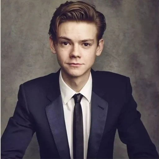 tom sangster, thomas sangster, thomas sangster newt, thomas sangster sekarang, thomas sangster biography