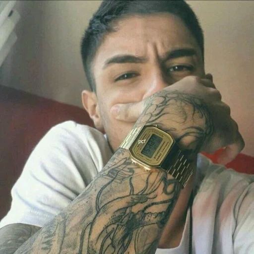 wattpad, el hombre, humano, tatuaje de blueface, skriptonite su tatuaje