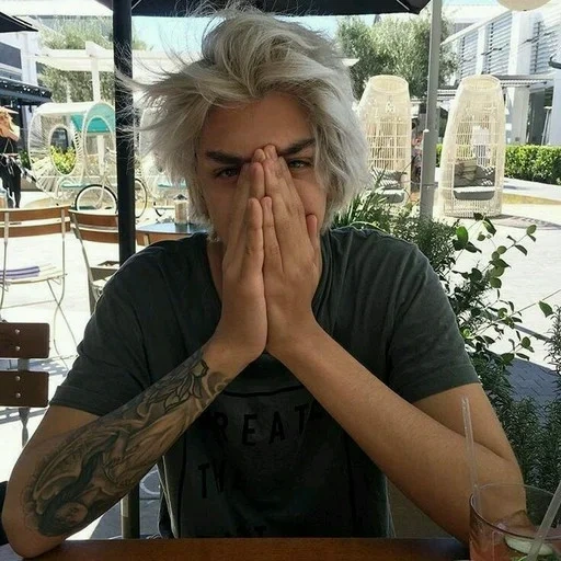 jovem, o namorado de amo, cabelo dos meninos, menino bonito, estética de cara de cabelo branco