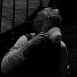 человек, темнота, в темноте, маяк фильм 1998, мэттью гуд пьет