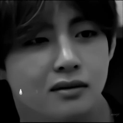 тэхен, taehyung, bts тэхен, ким тэ хён, тэхен показывает v