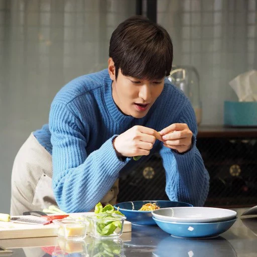 lee min ho, flower, midnight snack drama, phone with camera, korean drama