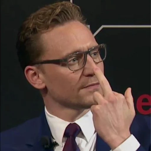 куст сирени, том хиддлстон, tom hiddleston loki, том хиддлстон поправляет очки