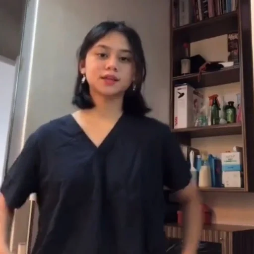 orang asia, laura salazar, lisa pindah ke korea, video viral di tik tok pramugari nakal, instruksi pengiriman seminar lutherland