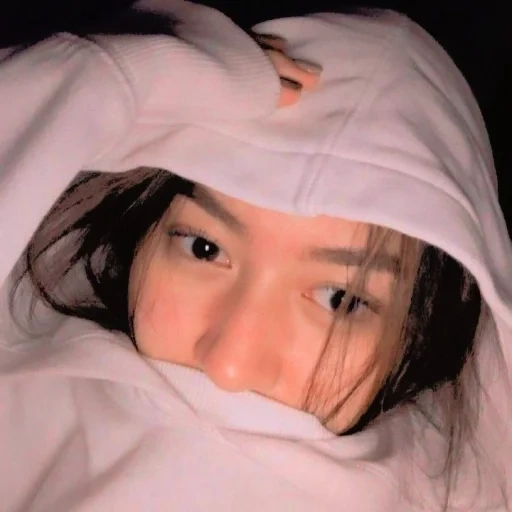 olga, asiatique, petite fille, masque des coréens selfies, taka taka français