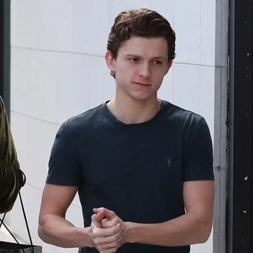 том холланд, человек-паук, том холланд взрослый, tom holland spiderman, peter parker tom holland