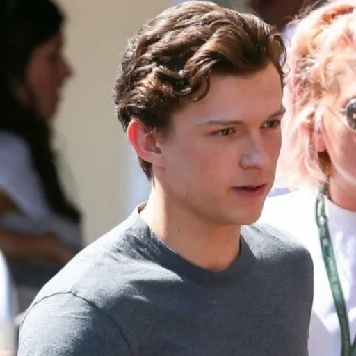 том холланд, человек-паук, том холланд домашние, tom holland spiderman, peter parker tom holland