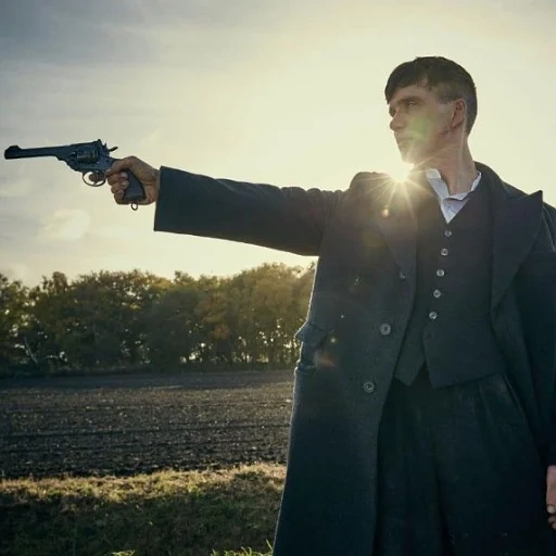 thomas shelby com uma arma, viseiras nítidas, visores nítidos thomas shelby com uma arma, kambulat thomas, thomas shelby sharp visors