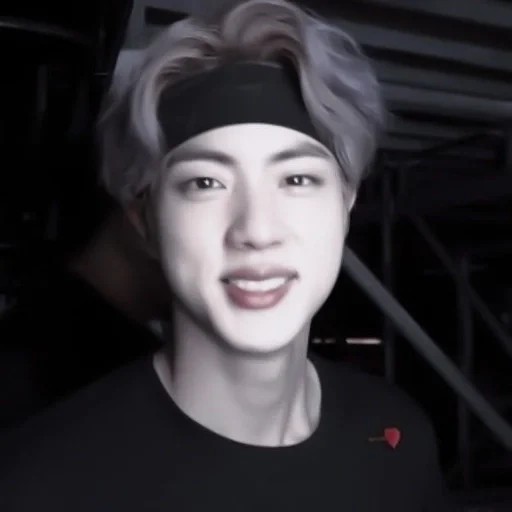 bts jin, cantante pop, mostro rap, boys di bangtan, bts colorazione capelli viola oro