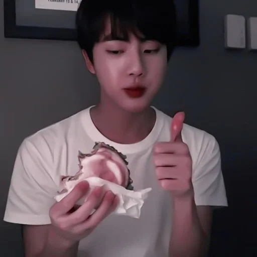 bts jin, zheng zhongguo, jhope bts, jin xiuzhen, vinho de zimbro bts 2020