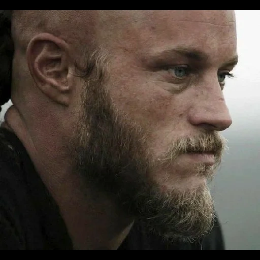 трэвис фиммел, рагнар викинги, рагнар лодброк, travis fimmel vikings, трэвис фиммел рагнар лысый