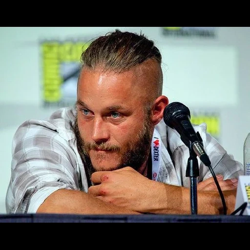 travis fimmel, viking ragnar, ragnar lodbrok, pria tampan, travis fimmel kratos