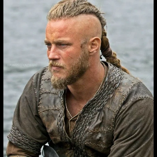 ragnar lodbrok, coiffure ragnara, coiffures des vikings, coiffures du style viking, les coiffures des vikings sont des hommes