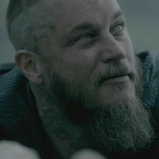 трэвис фиммел, рагнар лодброк, рагнар лодброк актер, travis fimmel vikings, рагнар лодброк ухмылка