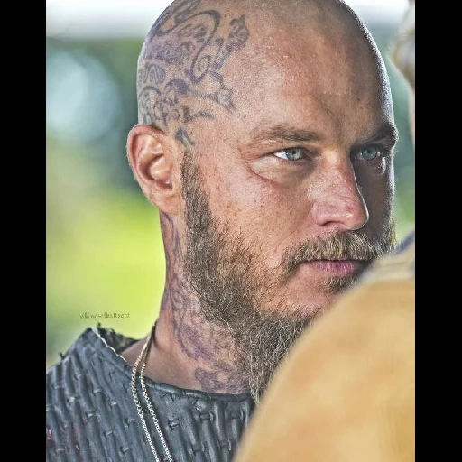 ragnar lodbrok, ragnar lodbrok is bald, ragnar lodbroke konung, ragnar lodbrock vikings, ragnar lodbrock tattoo head