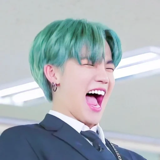 face, jae day 6, taehen 2019, hyunsuk treasure green hair, treasure choi hyunsuk with green hair