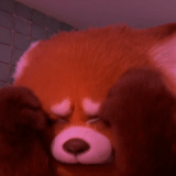 panda rosso, foto appartamenti, panda piccolo, giocattolo rosso rotante, osservazioni per il cartone animato rosso