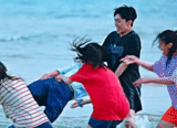 la spiaggia, gli asiatici, mare di vova, 2 girls dead on thailand beach, why can't a drowning man be rescued in cina