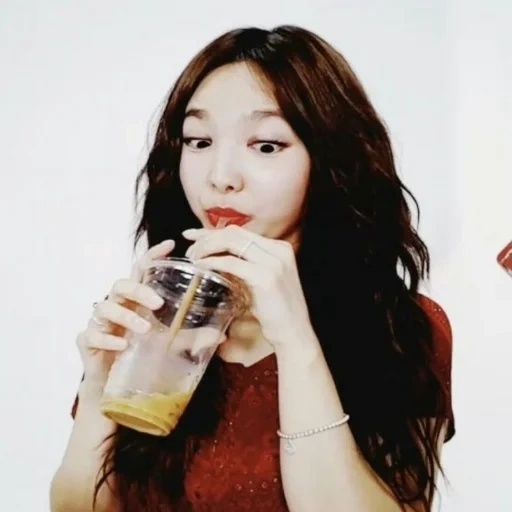 duas vezes, eles são naun, duas vezes nayeon, nen twis memm, sana twishas