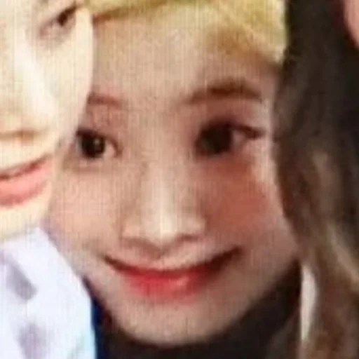 twice dahyun, amigo, chica asiática, jinsoul loona, secret number whodis