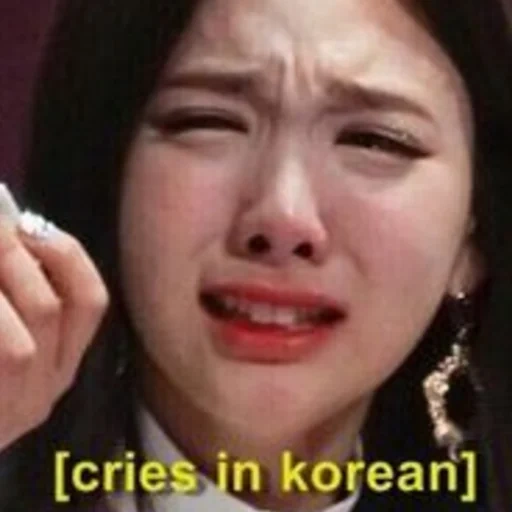 mèmes en velours rouge, filles coréennes, un visage en larmes, filles asiatiques, la fille est l'idole qui pleure