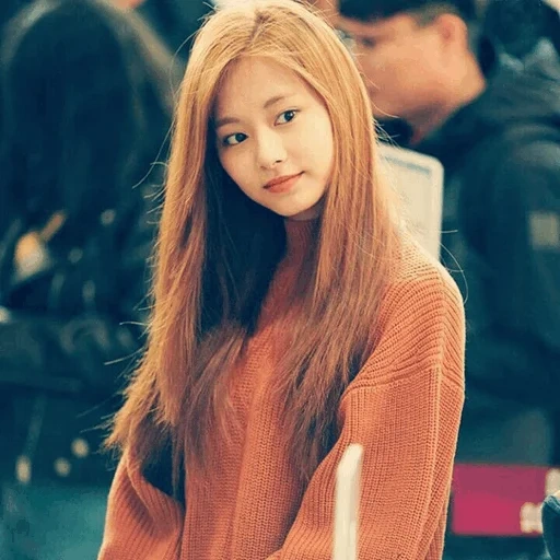 zhou ziyu, twice tzuyu, the beauty of women, tzuyu ao so mi dai, twis ziyu airport